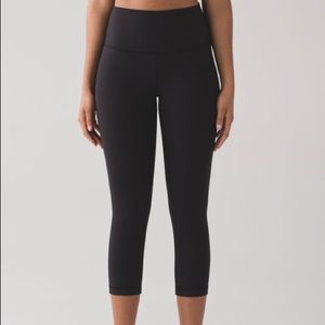 Lululemon black cropped leggings